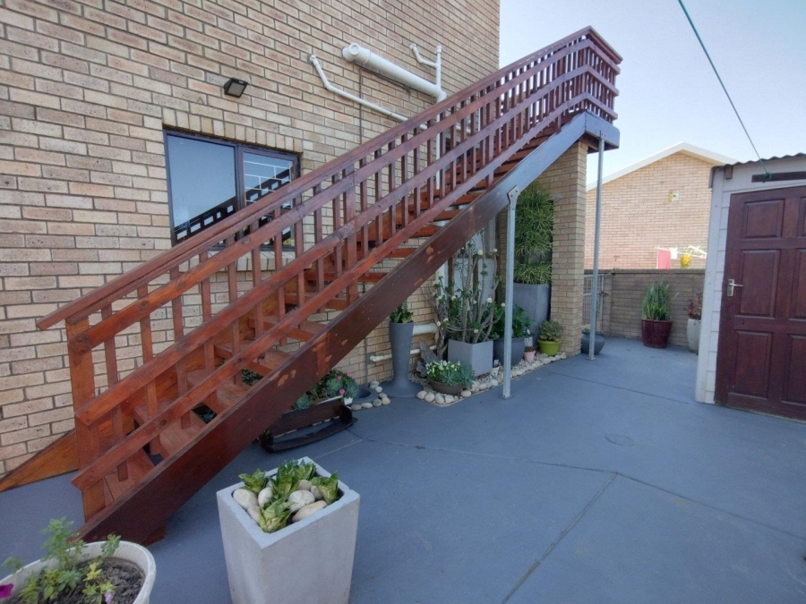 5 Bedroom Property for Sale in Wavecrest Eastern Cape